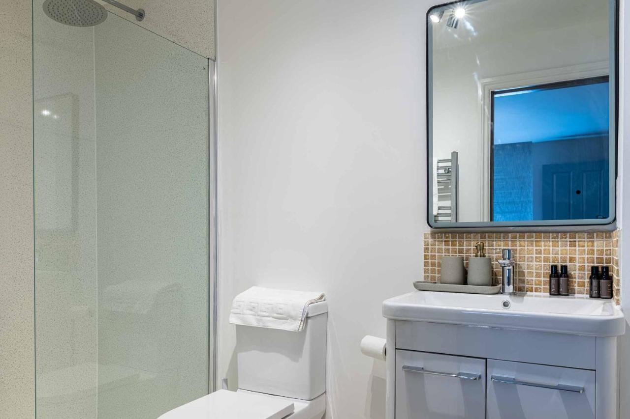 Modern, Relaxing 1 Bed Apartment Bath Exterior photo